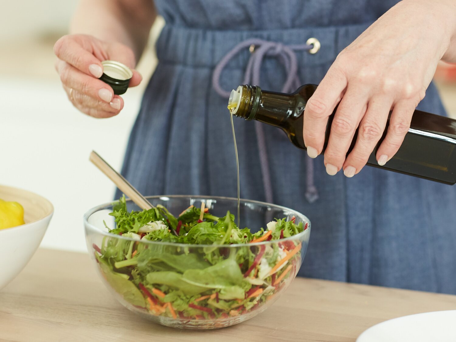 Este es el orden correcto para aliñar la ensalada