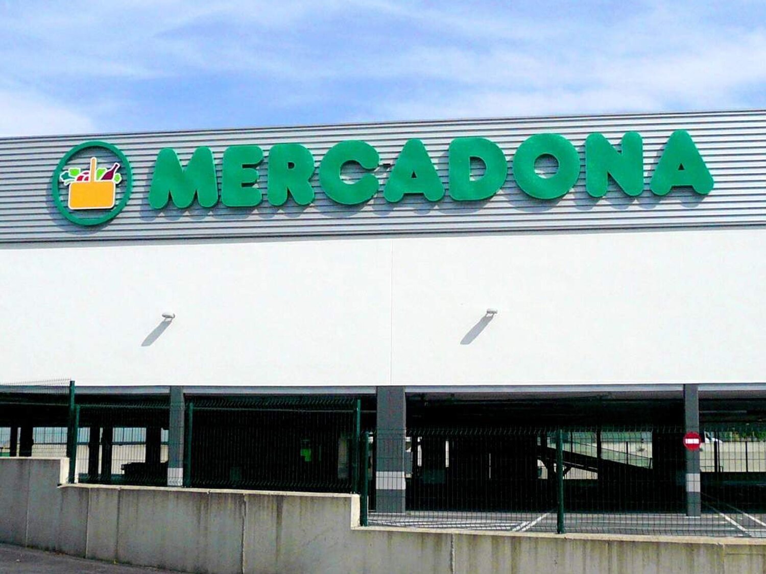 Mercadona cambia por completo el horario de sus supermercados y abrirá en domingo