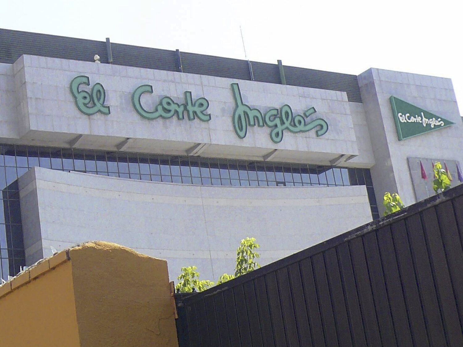 El Corte Inglés también cierra este emblemático establecimiento, junto a esta media docena de centros este verano