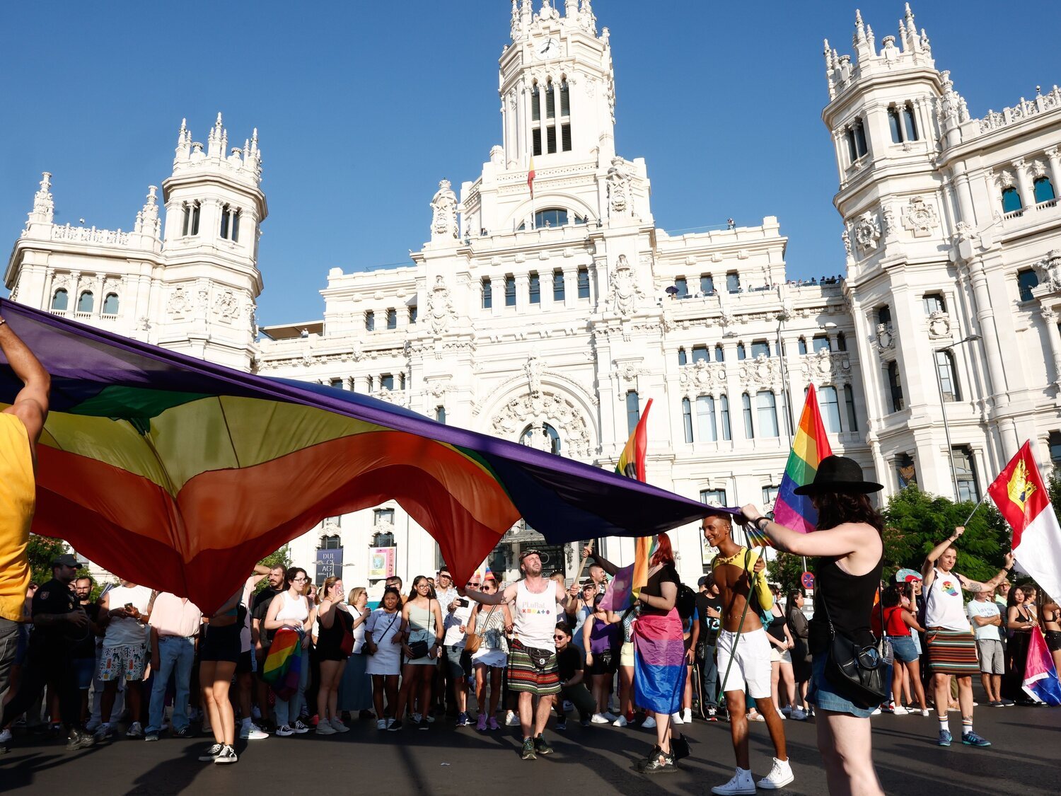 Multitudinario Orgullo LGTBIQ+ de Madrid: "Sin visibilidad no somos nada. Nadie nos va a meter otra vez en el armario"