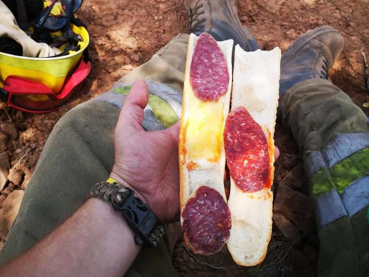 El ridículo bocadillo que la Junta de Castilla y León reparte a los bomberos que se juegan la vida en los incendios