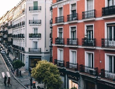 Madrid avalará hasta el 95% de la hipoteca a menores de 35 años por su primera vivienda: requisitos