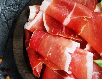 El truco para distinguir si el jamón que te están vendiendo es ibérico o serrano