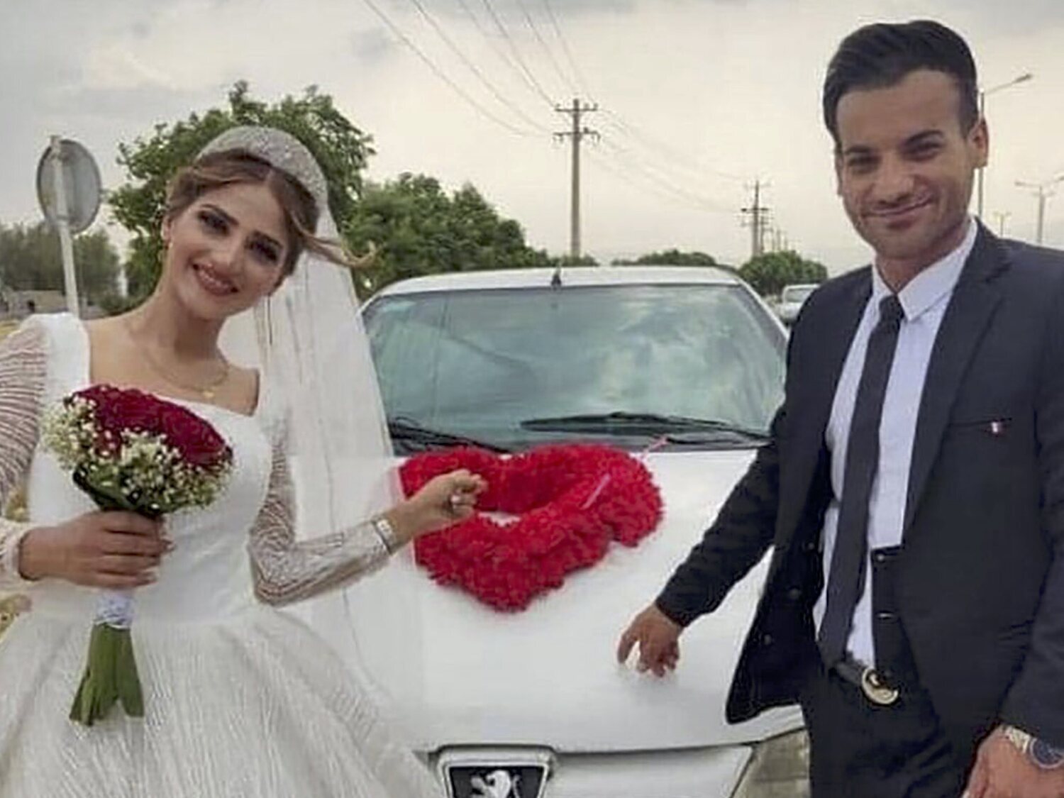 Celebran una boda con disparos al aire y un tiro en la cabeza mata accidentalmente a la novia