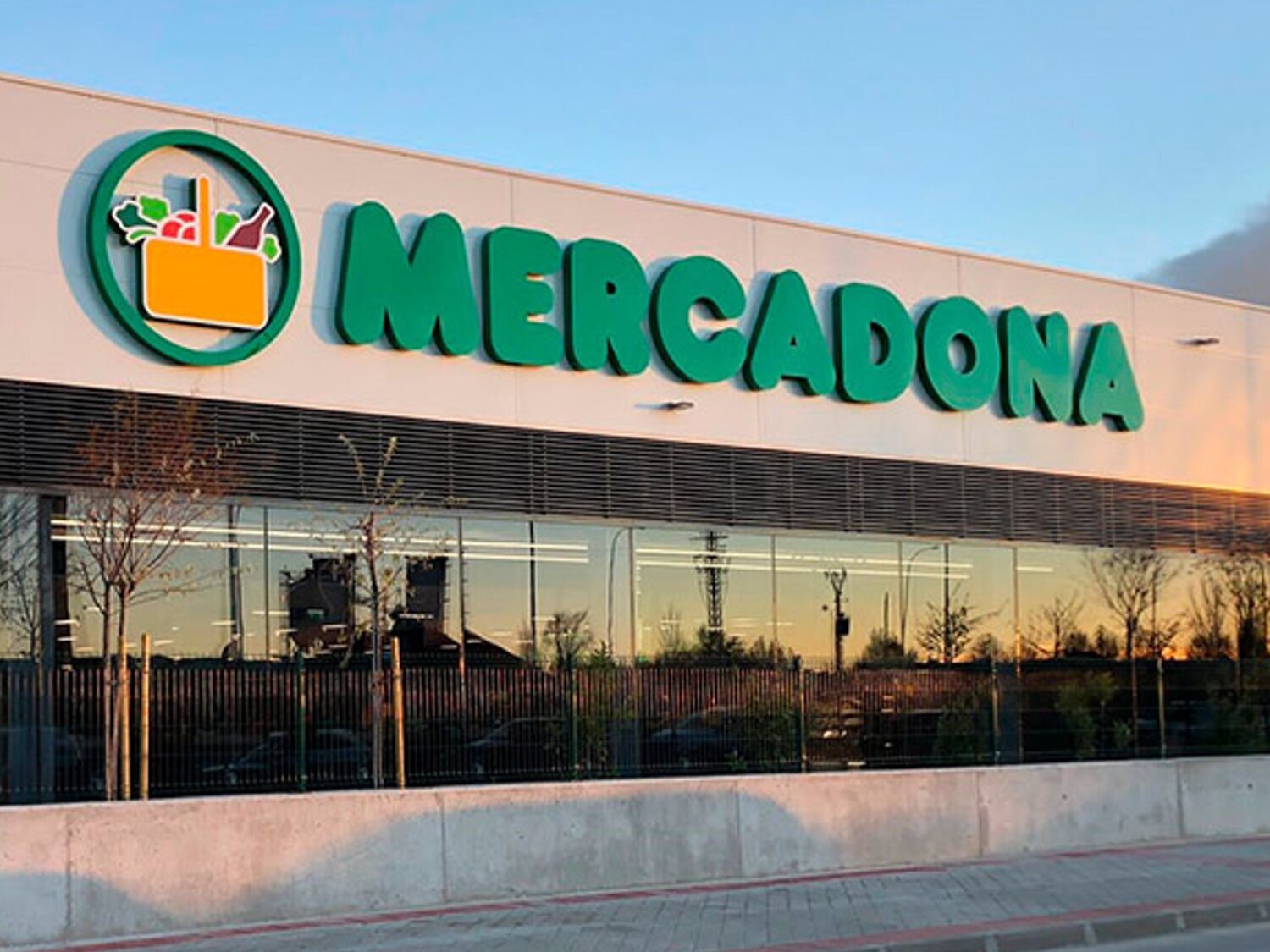 Mercadona retira de la venta estas pizzas, galletas, bebidas, postres, snacks, perfumes y otros productos de sus supermercados