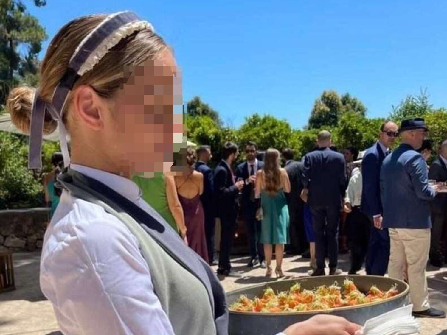 Suspendidas de empleo y sueldo dieciocho mujeres en Valencia por negarse a portar cofia