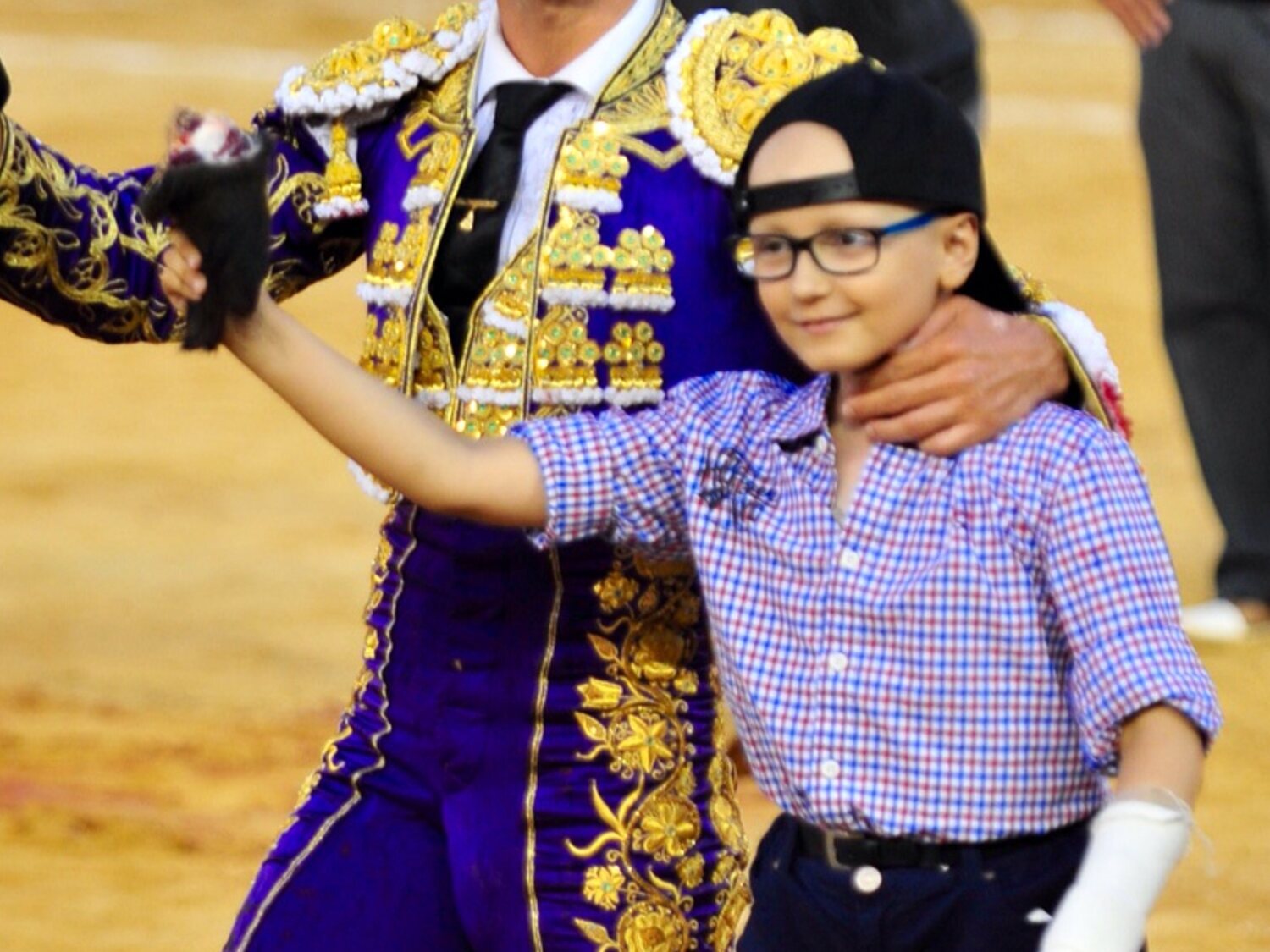 Multa de 720 euros a los tuiteros que le desearon la muerte a Adrián, el niño con cáncer que quería ser torero