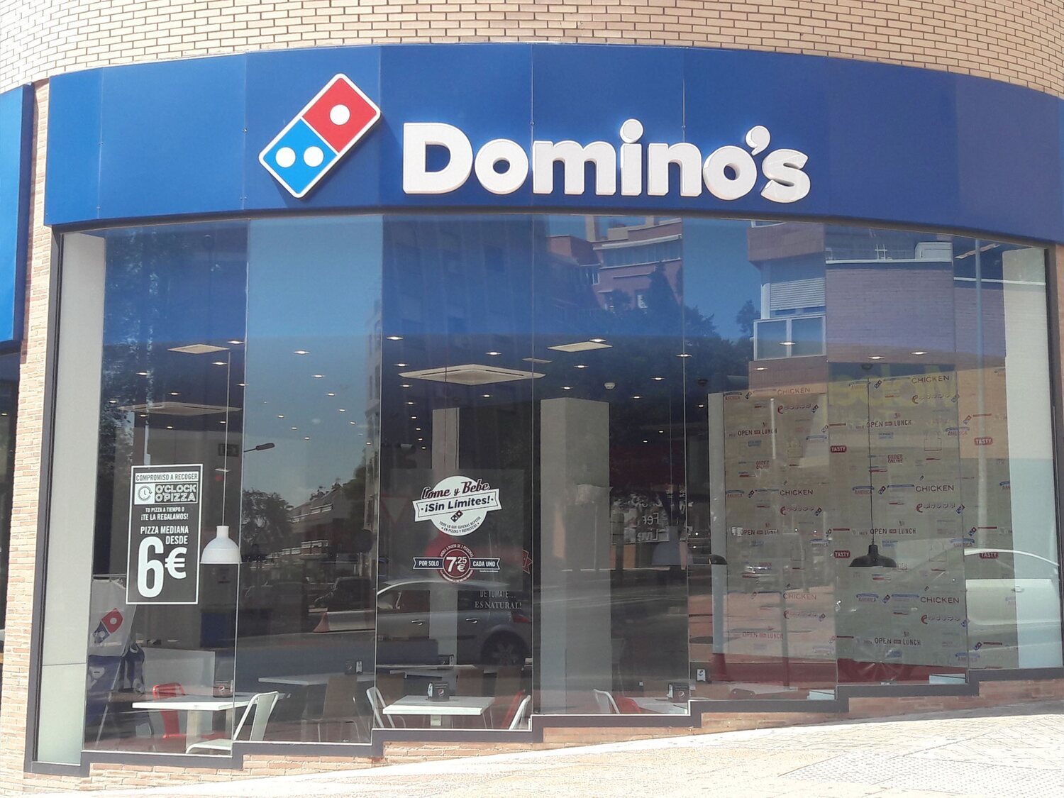 Domino's Pizza cierra sus locales en Italia y abandona todas sus franquicias al no poder competir con las pizzerías locales