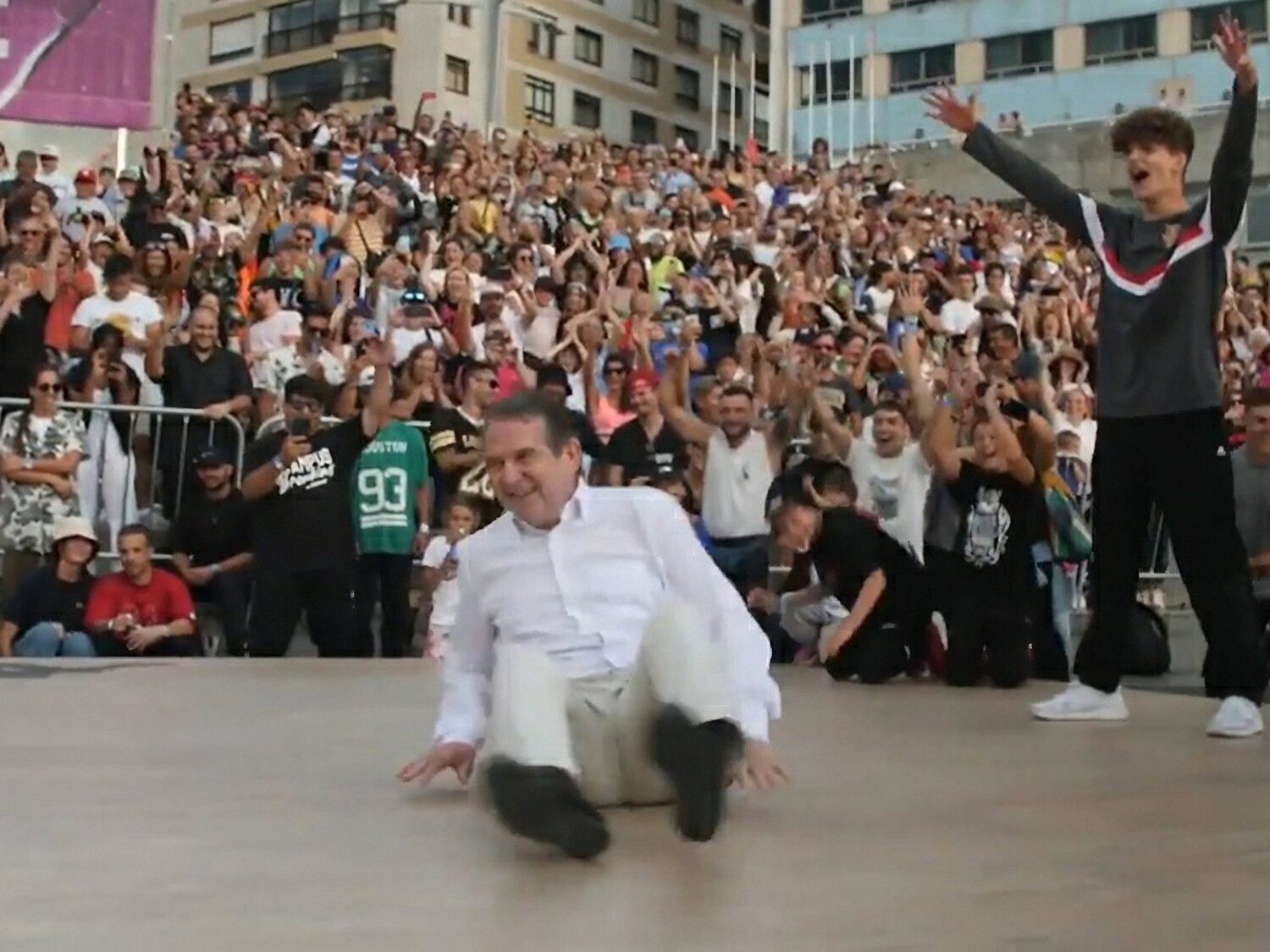 Abel Caballero desafía a Martínez Almeida a un duelo de Break Dance