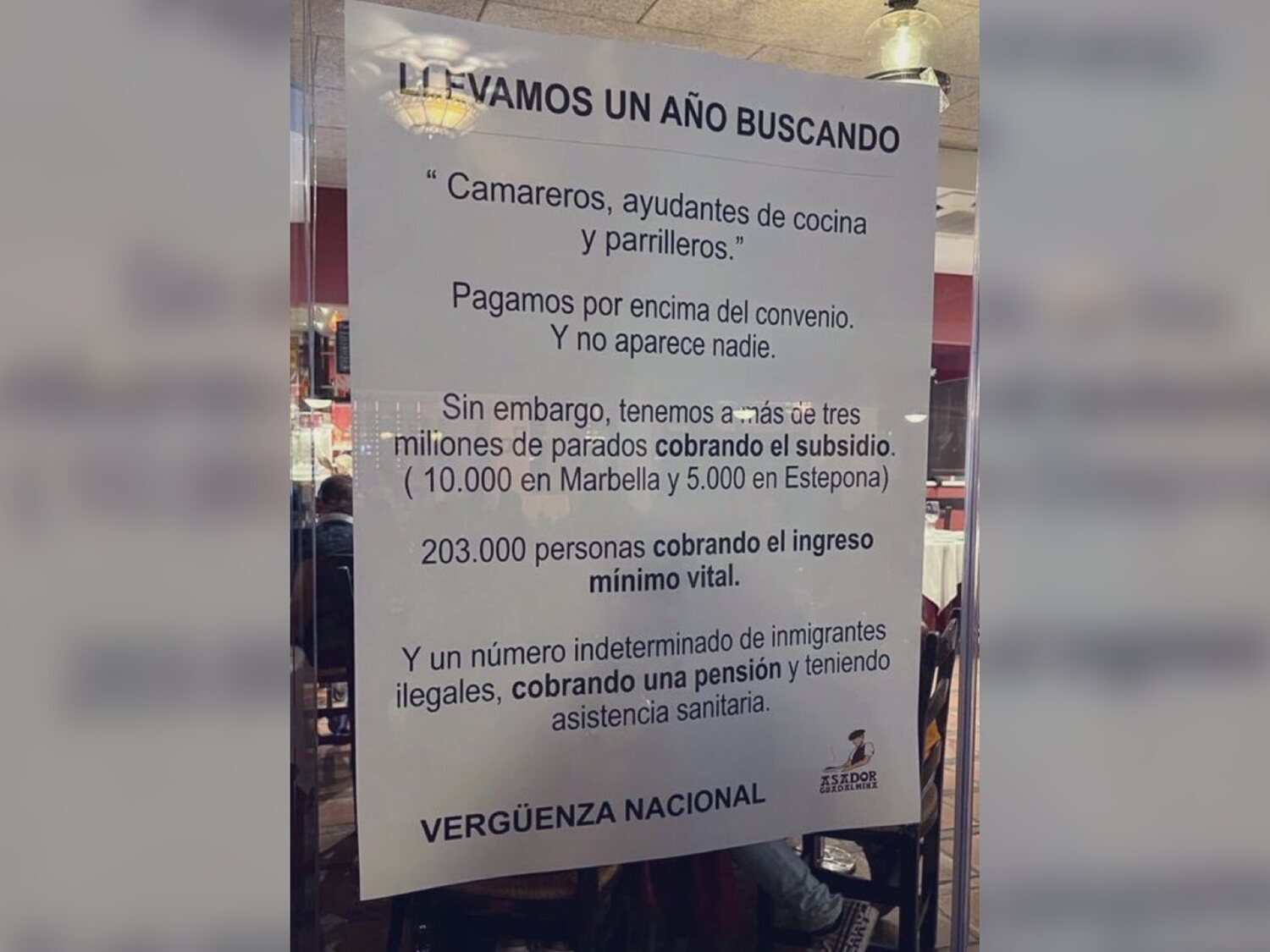 El polémico cartel de un restaurante que indigna a Twitter: "No me acercaría ni a 300 metros"