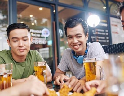 Japón lanza un concurso para promover el consumo de alcohol entre jóvenes y aumentar los impuestos tras la pandemia