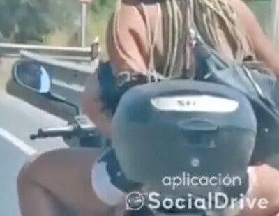 Graban a una pareja practicando sexo sobre una motocicleta mientras circulan por Ibiza