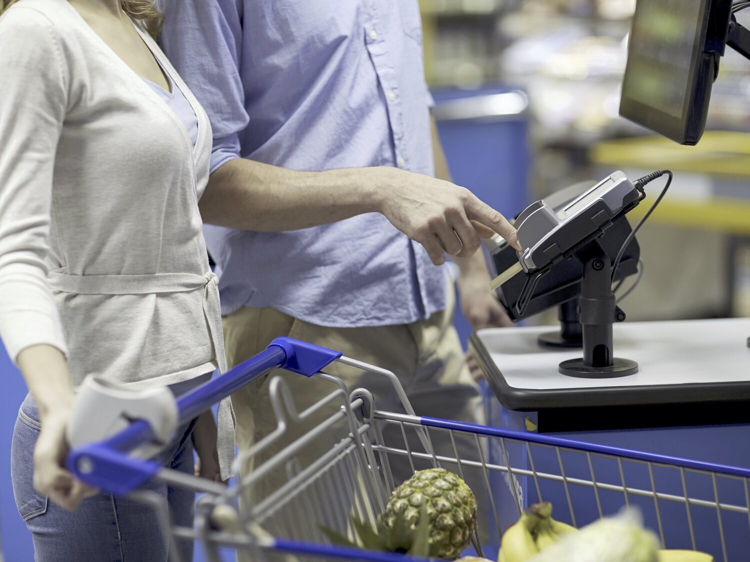 Por qué nunca deberías utilizar las cajas de autocobro en el supermercado, según una abogada