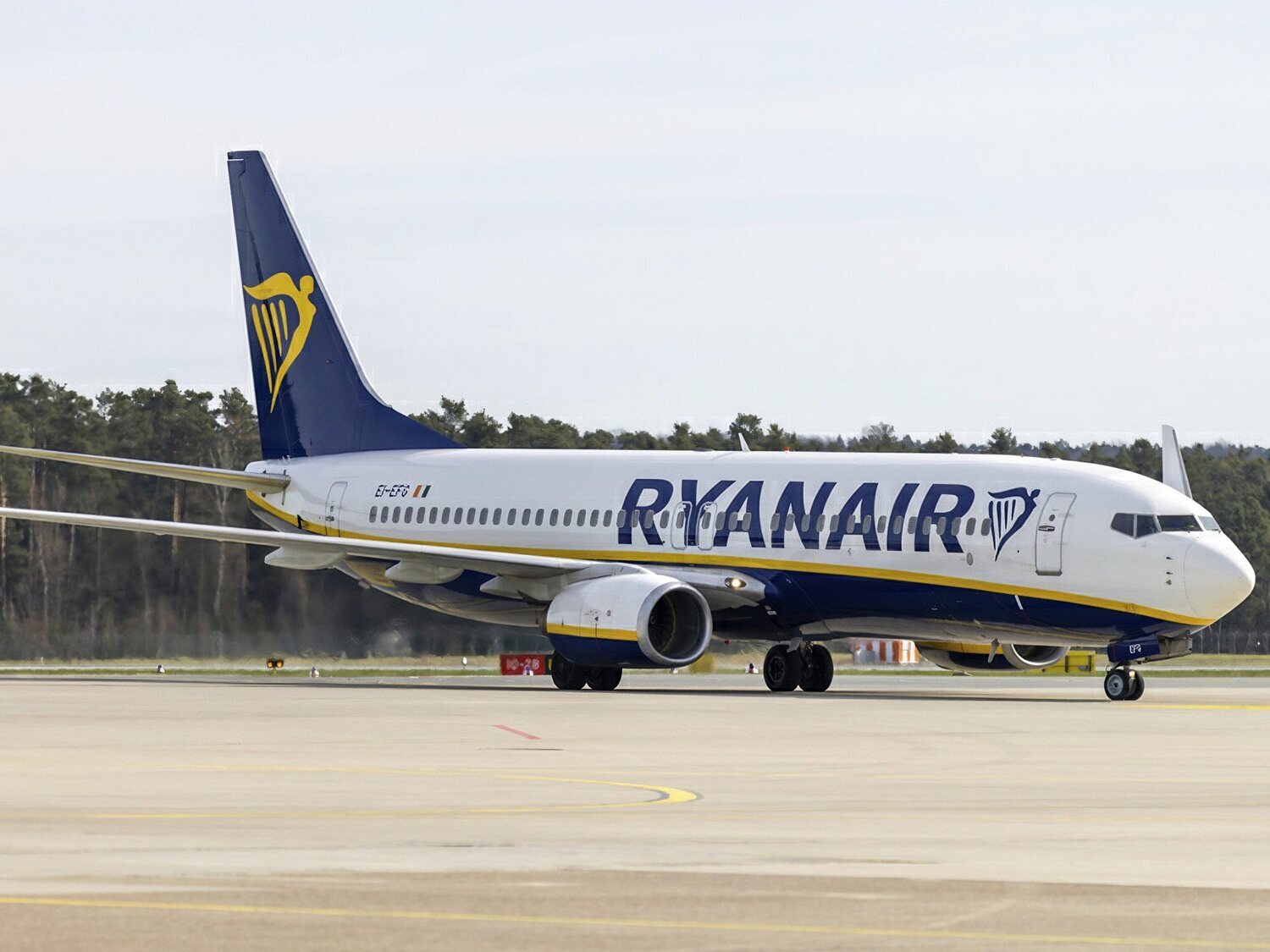 Un avión de Ryanair bloquea el Aeropuerto de Tenerife Sur al abortar el despegue