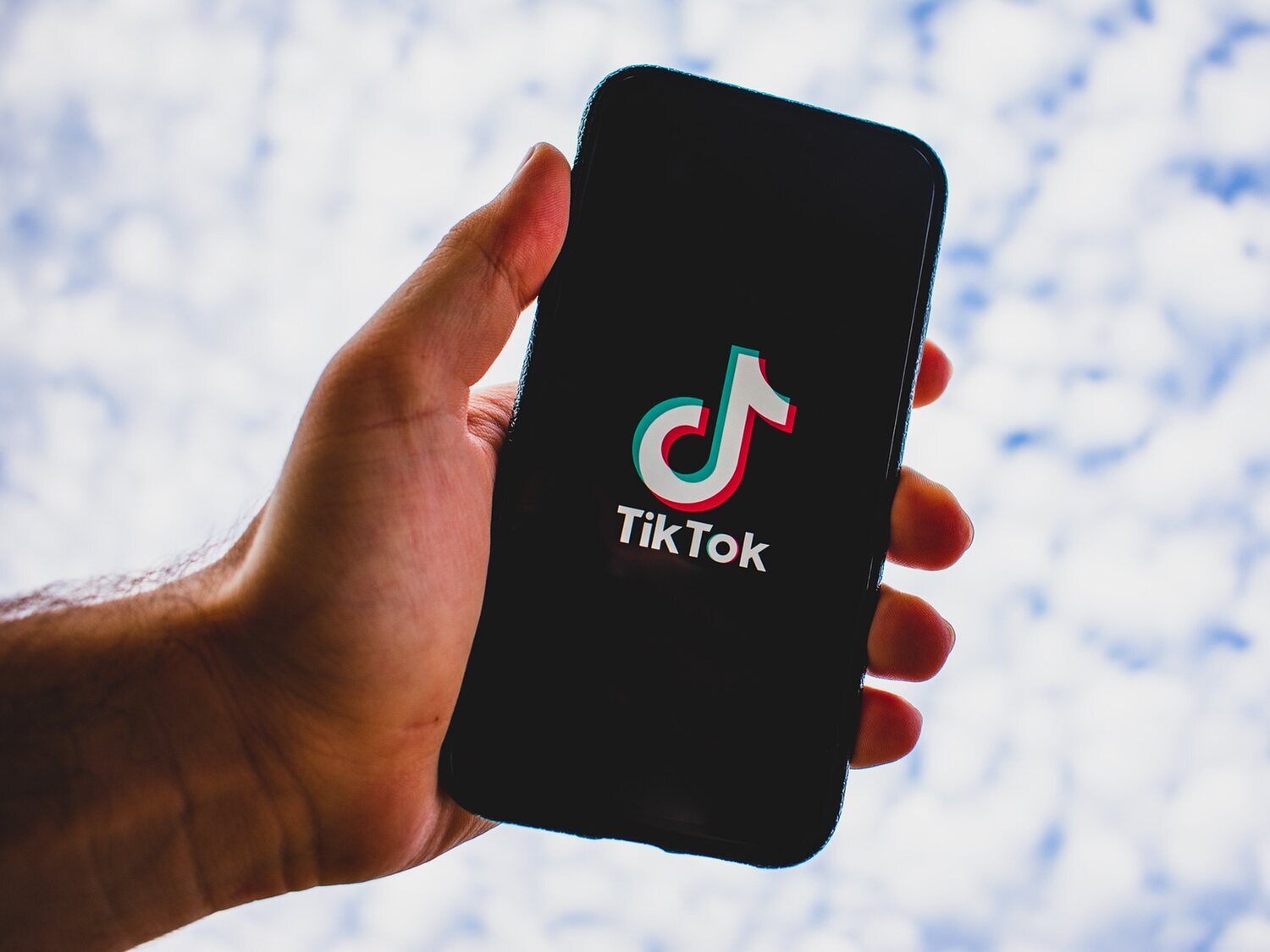 El último reto viral en TikTok por el que pueden robar tu coche