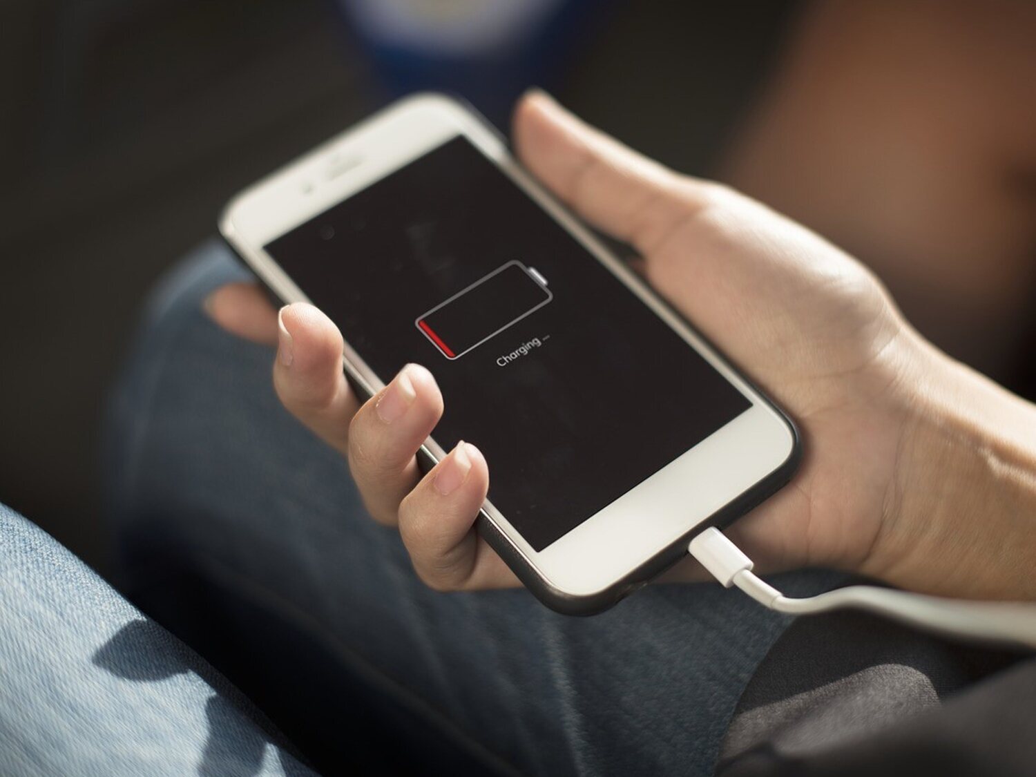 La UE obligará a fabricantes a alagar la vida útil de las baterías de sus móviles