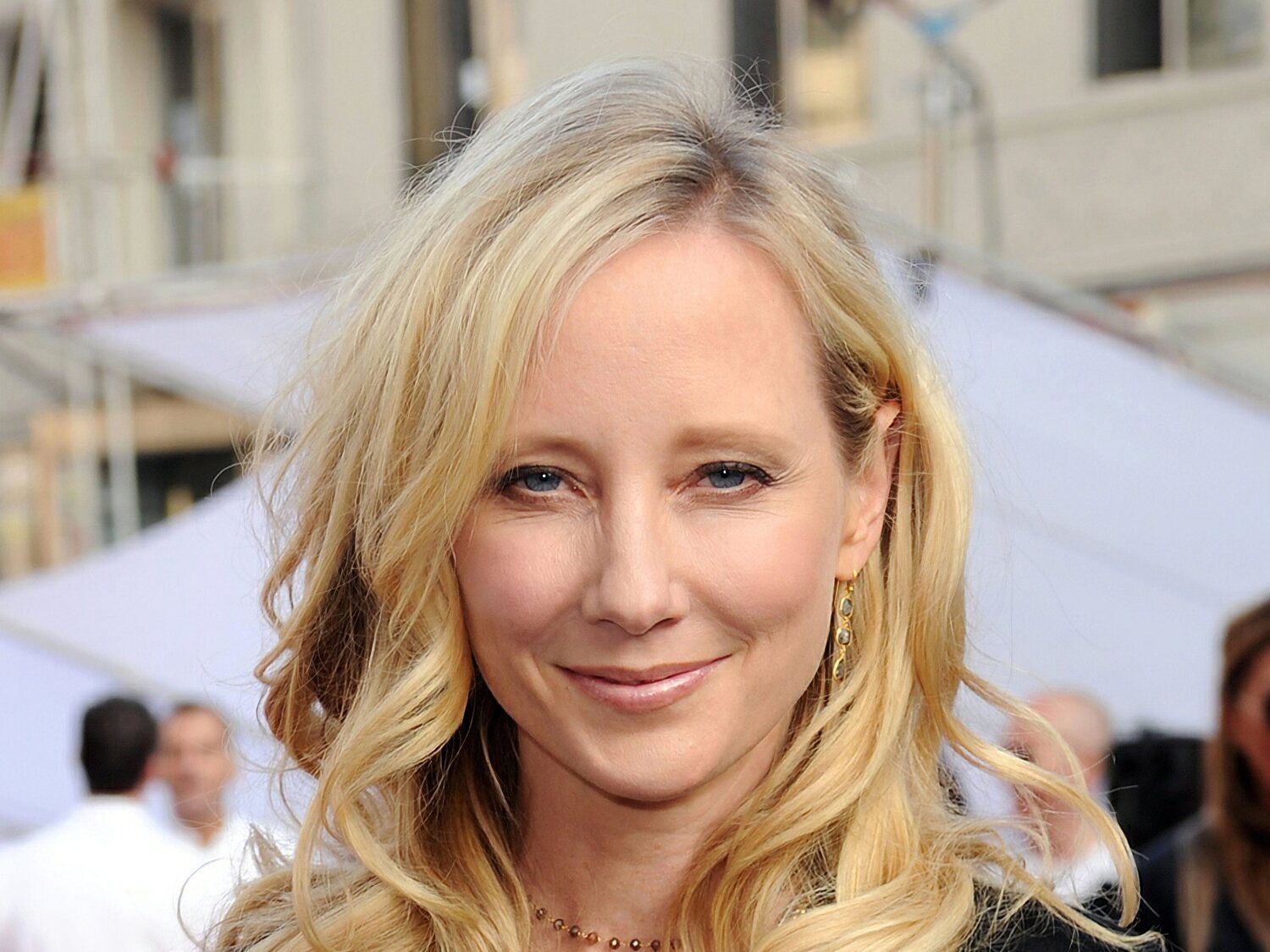 Anne Heche estuvo casi una hora entre llamas en el accidente que terminó con su vida