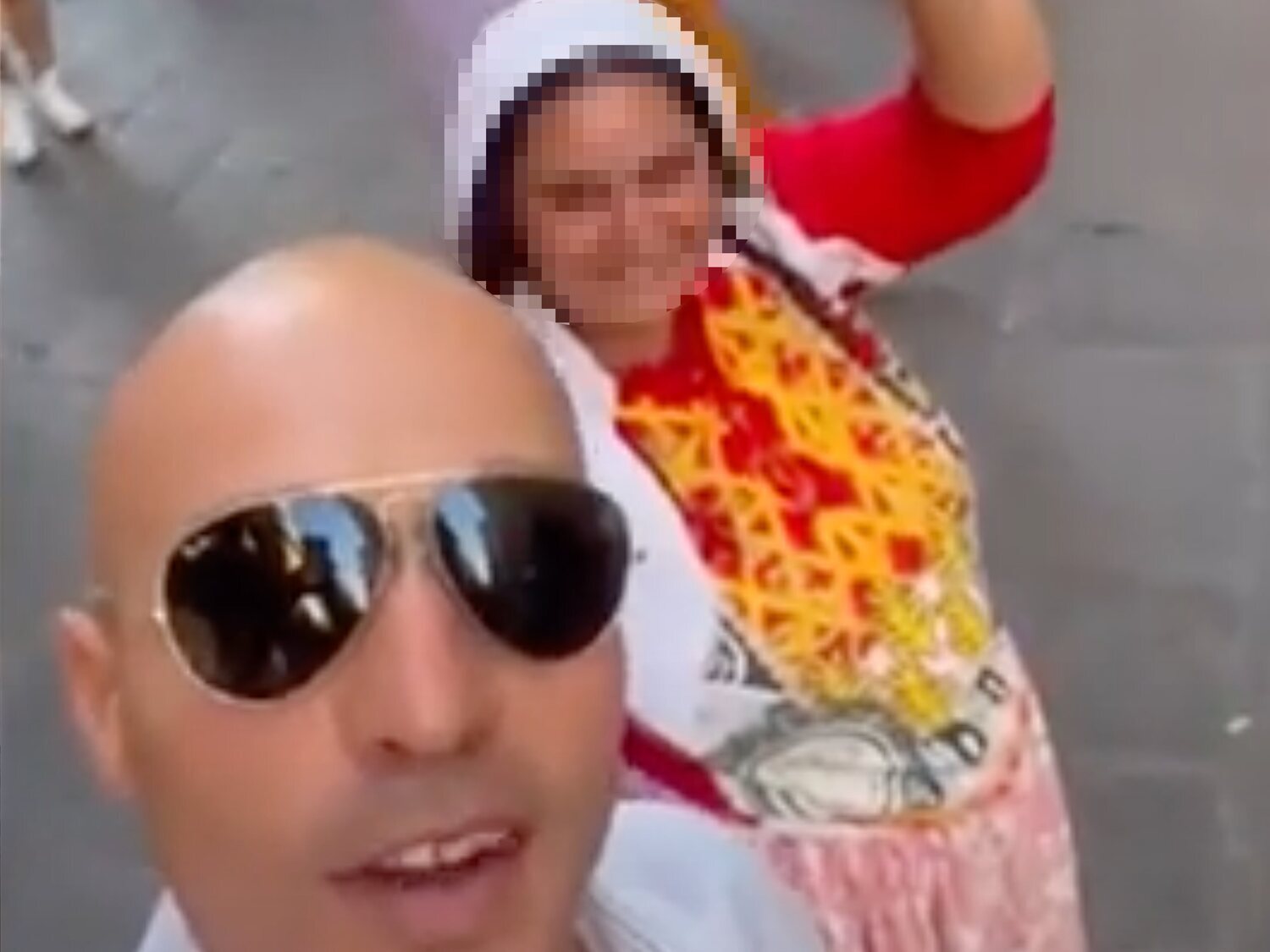 Polémica por el vídeo racista de un concejal de Salvini junto a una mujer gitana: "Vota para no verla más"