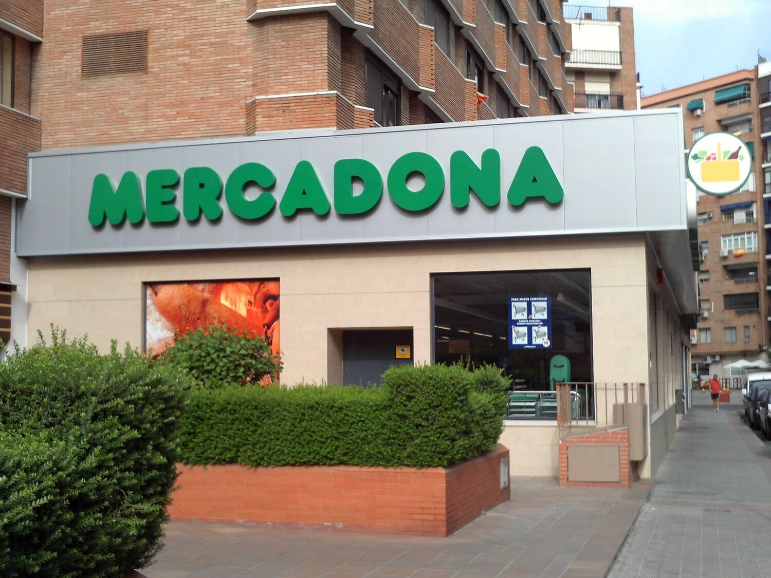 Mercadona retira estas cervezas, pizzas, refrescos, dulces, snacks, geles, cafés y otros productos de sus supermercados