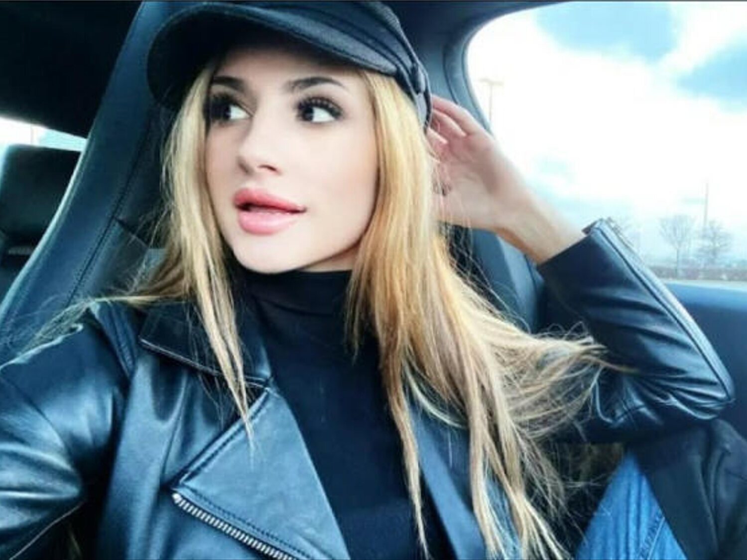 Muere a los 21 años la popular tiktoker Tanya Pardazi en un accidente de paracaídas