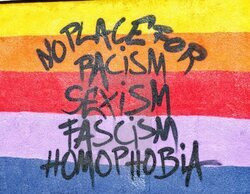 Los delitos de odio aumentan un 27% en 2021: la Fiscalía advierte que "la palabra precede a la acción"