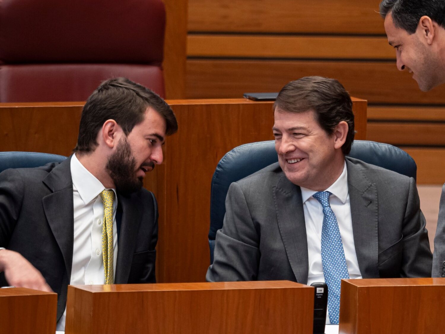 PP y VOX modifican el 'Código de austeridad' en Castilla y León para recibir regalos "de cortesía"