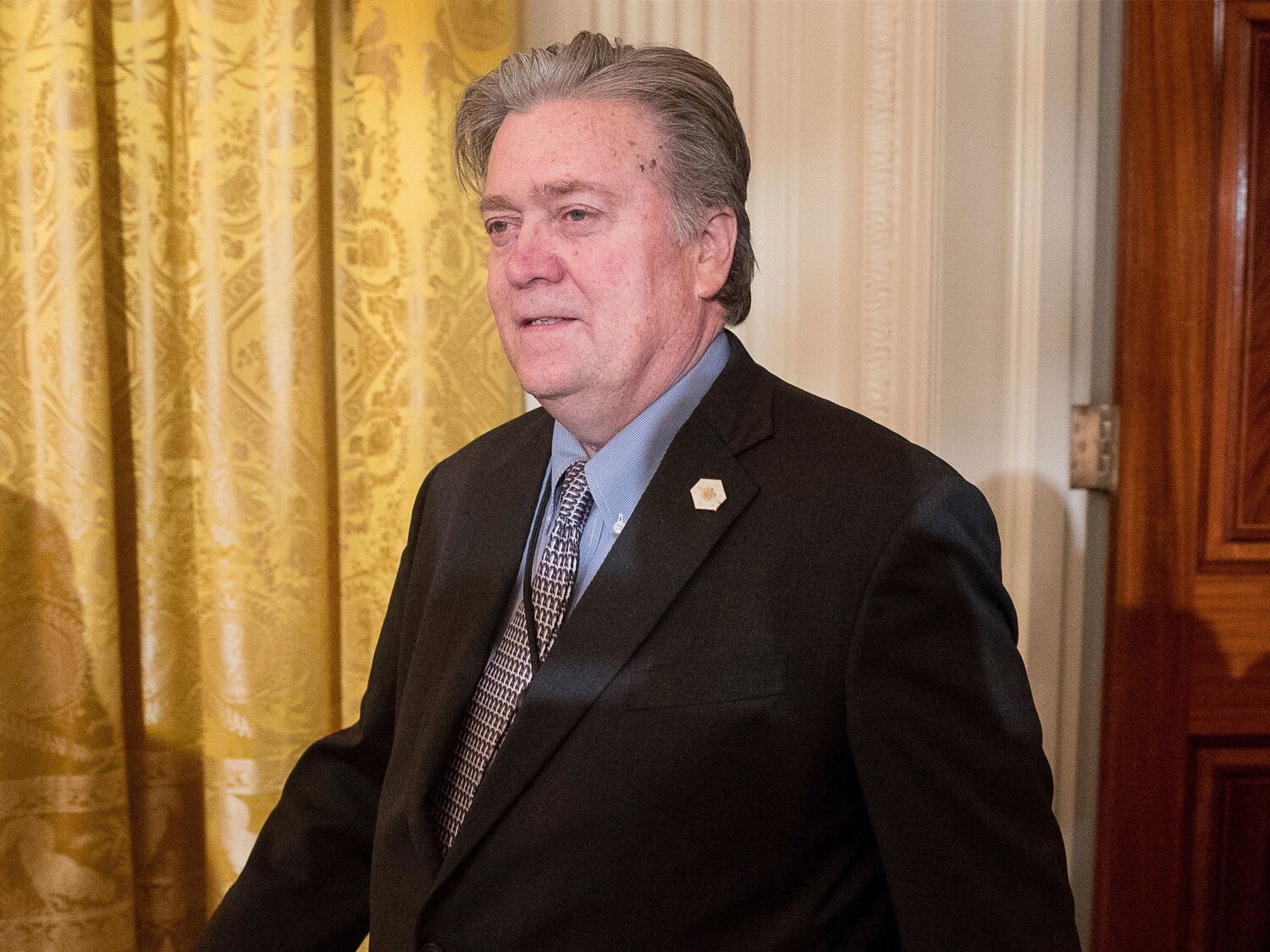 Steve Bannon, asesor de VOX y Trump, se entrega a la Fiscalía por supuesto fraude en los fondos del muro con México
