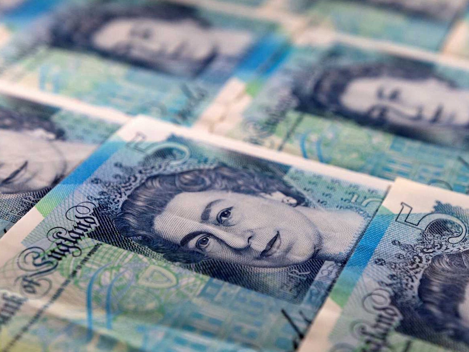 ¿Qué pasará con las monedas y billetes con la cara de Isabel II?