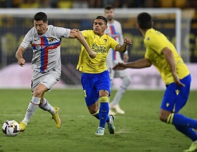 Agónicos minutos en el partido Cádiz- FC Barcelona con un espectador sufriendo un infarto