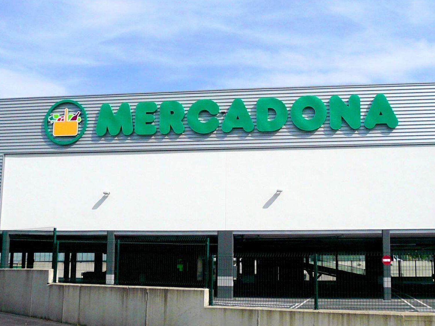 Mercadona retira otras cervezas, patatas fritas, yogures, colonias, dulces y otros productos de sus supermercados