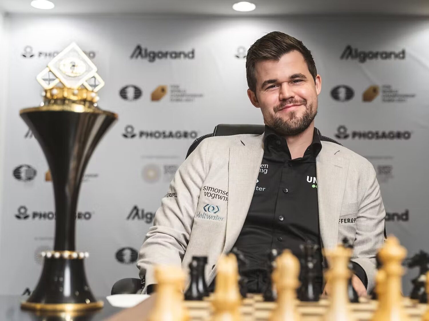 El campeón del mundo de ajedrez insinúa trampas de un rival con unas bolas chinas anales