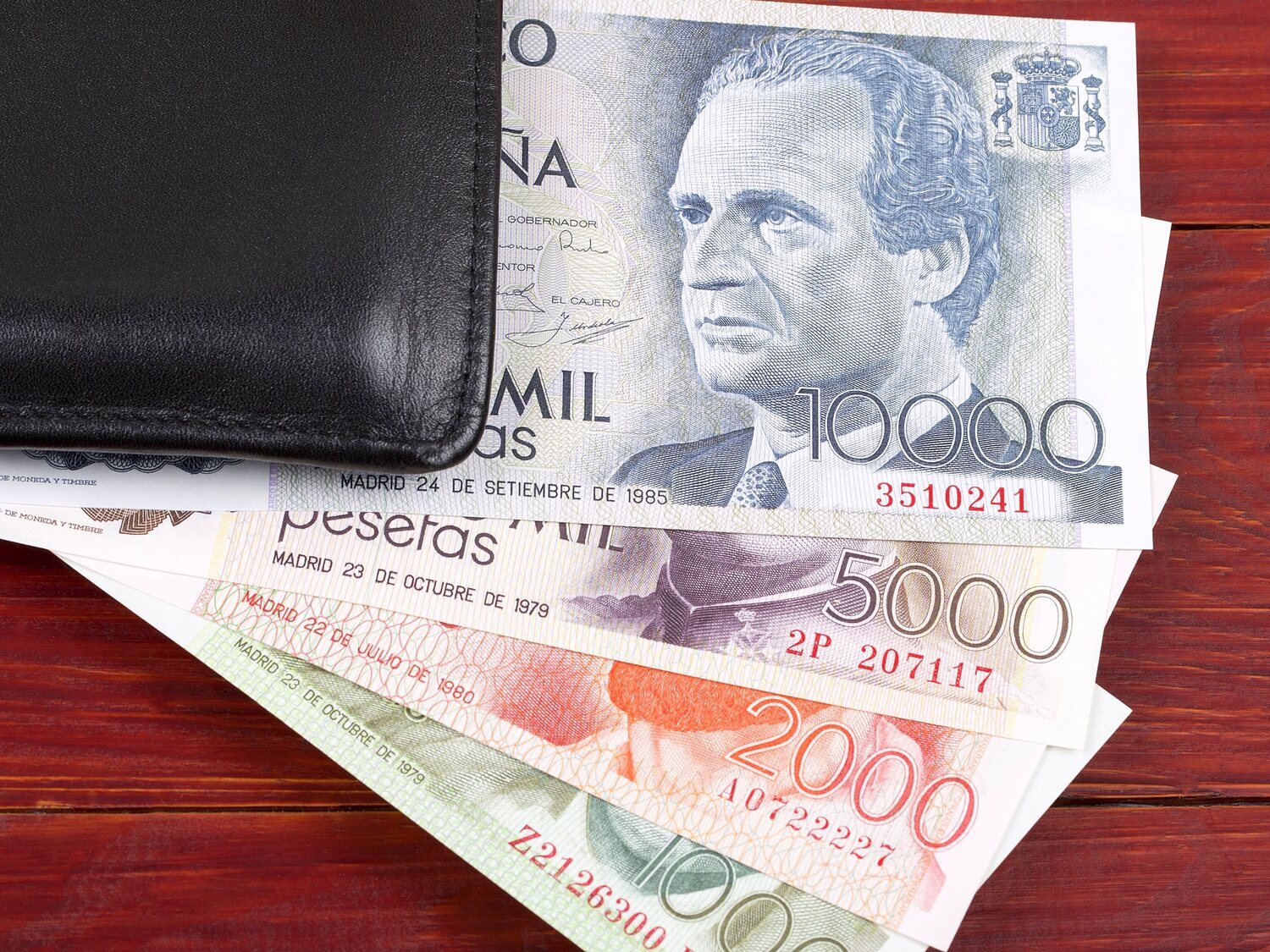 El hombre que encontró nueve millones de pesetas en botes de Nesquik encuentra comprador para los billetes