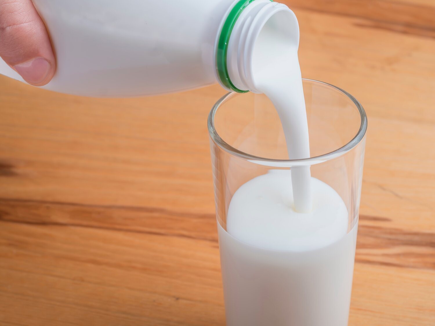 Las mejores marcas de leche del supermercado en 2022, según la OCU