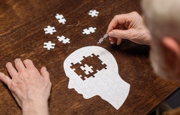 El síntoma que puede indicar que podrías padecer demencia en unos años, según un estudio