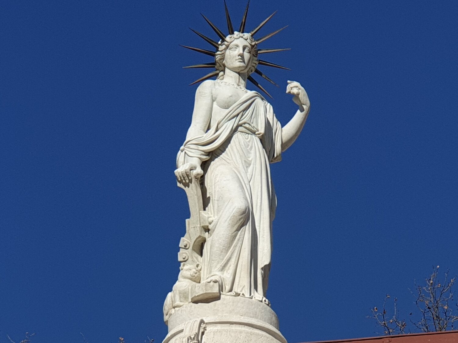 ¿Sabías que Madrid tiene su propia Estatua de la Libertad? Aquí puedes encontrarla