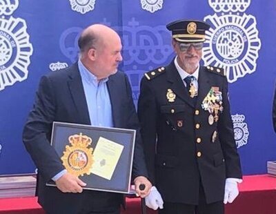La Policía Nacional concede un premio a José Luis Roberto, líder del partido de ultraderecha España 2000