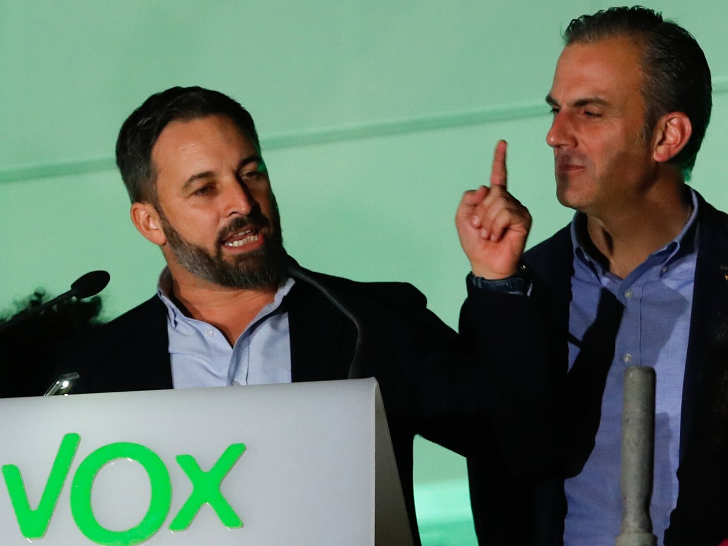 Abascal cesa a Ortega Smith como secretario general de VOX tras la crisis abierta por Olona