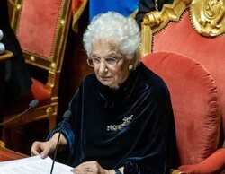 Liliana Segre, superviviente de Auschwitz, traspasa la presidencia del Senado italiano al posfascista Ignazio La Rusa