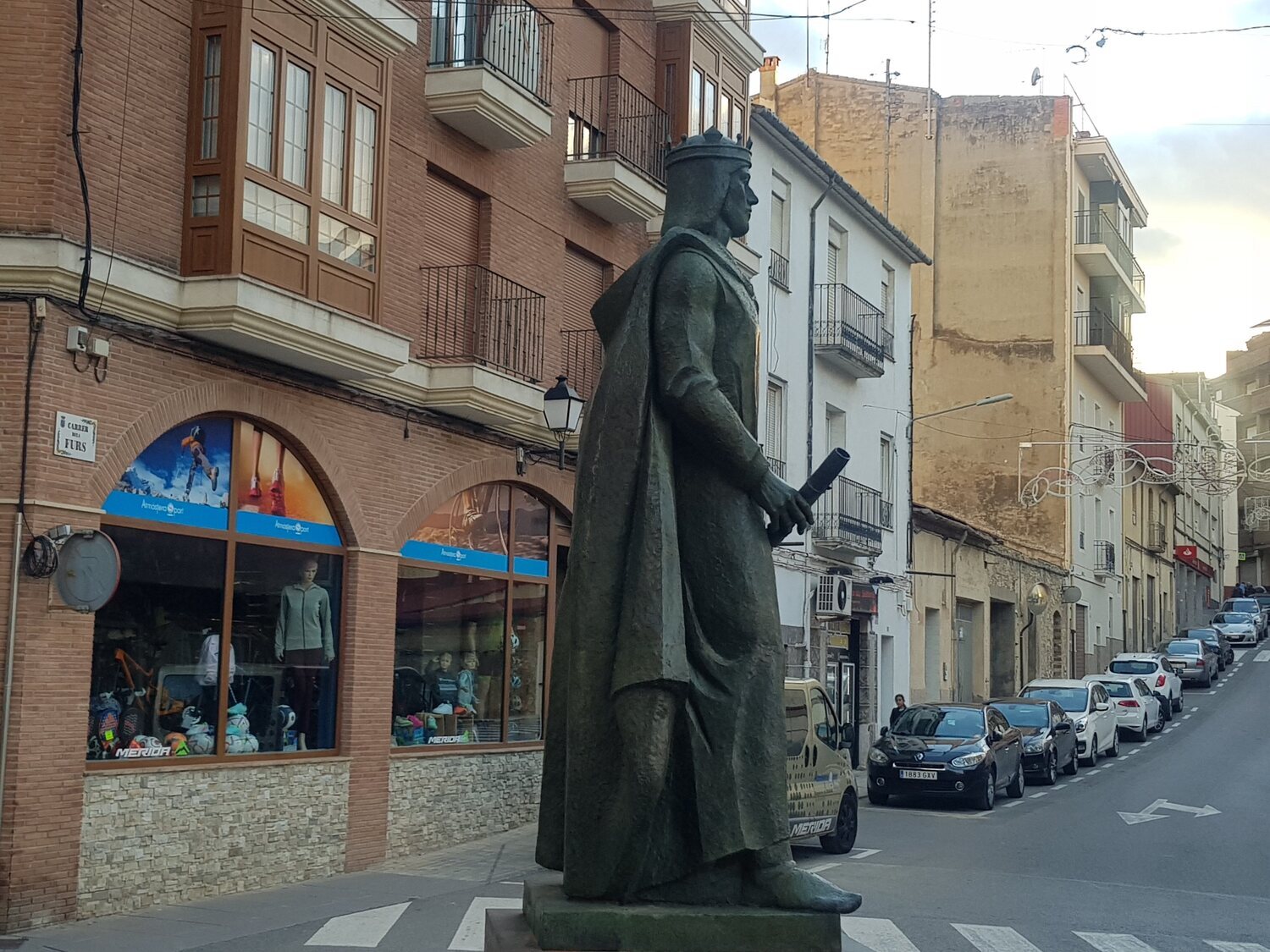 'Jaime, el Pajas': la estatua de un pueblo de Alicante de la que todo el mundo habla