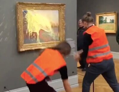 Un grupo de activistas climáticos arroja puré de patata sobre un cuadro de Monet en Alemania