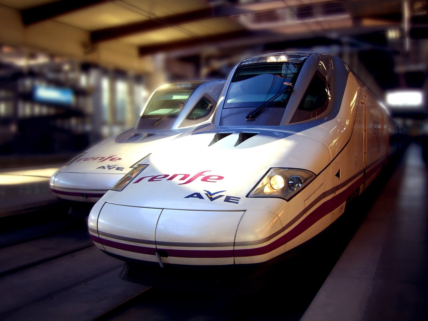 Los integrantes de una despedida de soltero, condenados a pagar 7.670 euros a Renfe por causar retrasos en el AVE