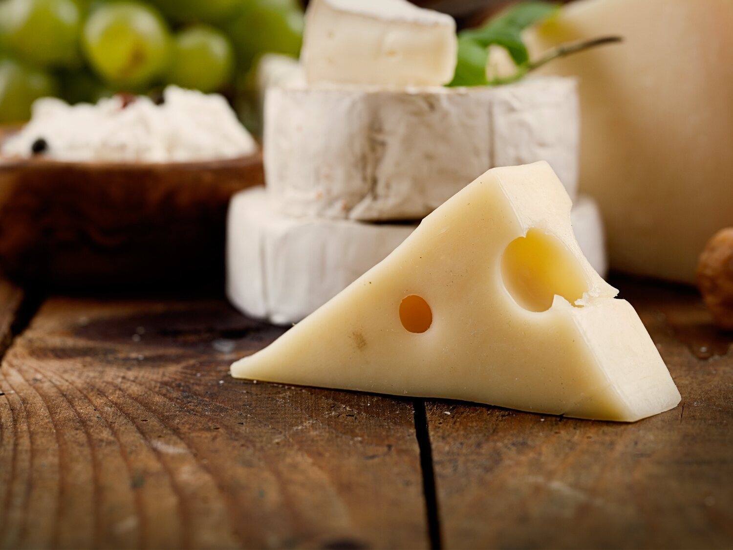 Alerta alimentaria: Sanidad retira de la venta este popular queso del supermercado y pide evitar su consumo