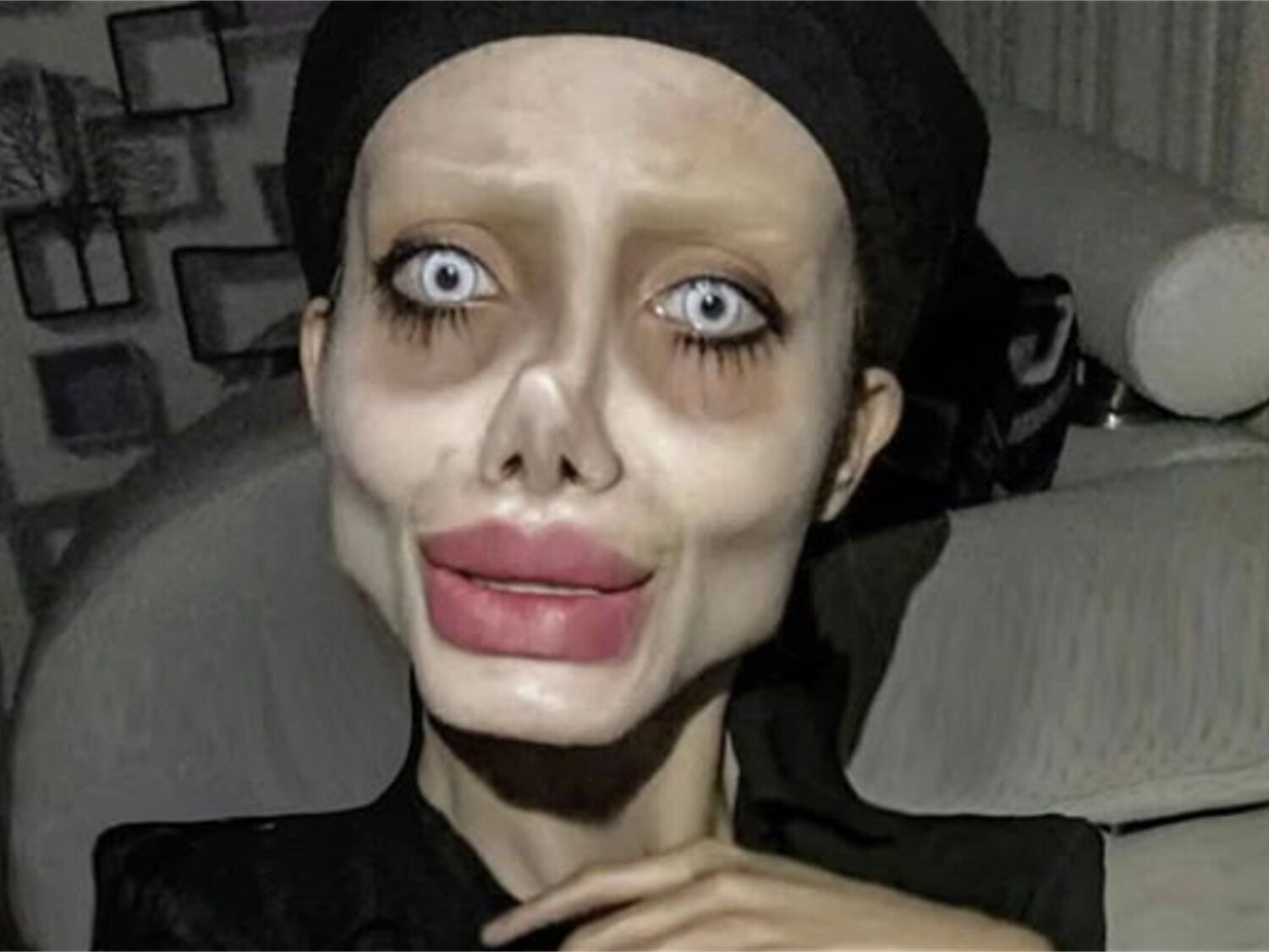 El impactante aspecto de la 'Angelina Jolie zombie' iraní a su salida de la cárcel