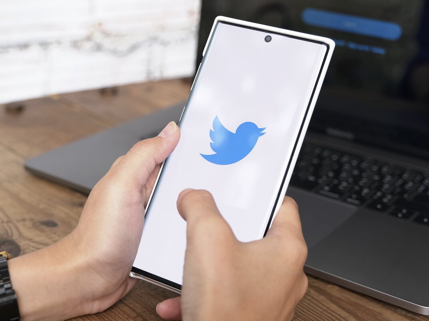 Por qué los empleados de Twitter recomiendan descargar tus datos e historial