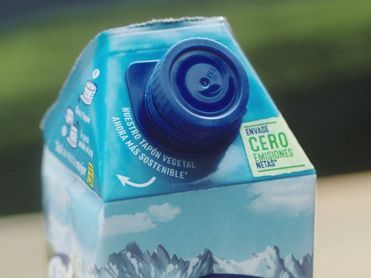 Nuevo tapón de los bricks de leche que desespera a los consumidores: la razón del cambio