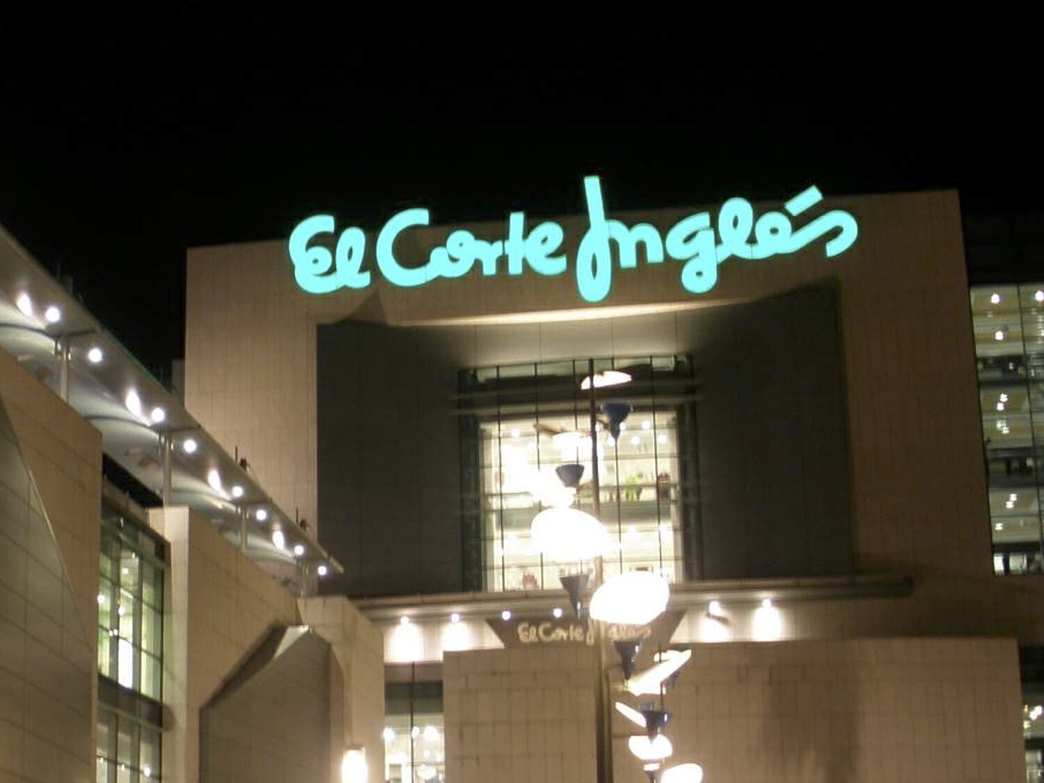 El Corte Inglés continúa con su plan de cierre de centros comerciales: Madrid, Valladolid, Sevilla o Córdoba