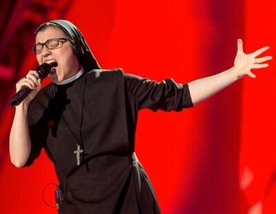 El cambio de Sor Cristina: la monja que ganó 'La Voz Italia' ahora es camarera en España