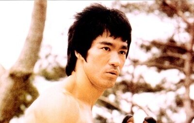 Hiponatremia: la enfermedad causada por consumo excesivo de agua que mató a Bruce Lee