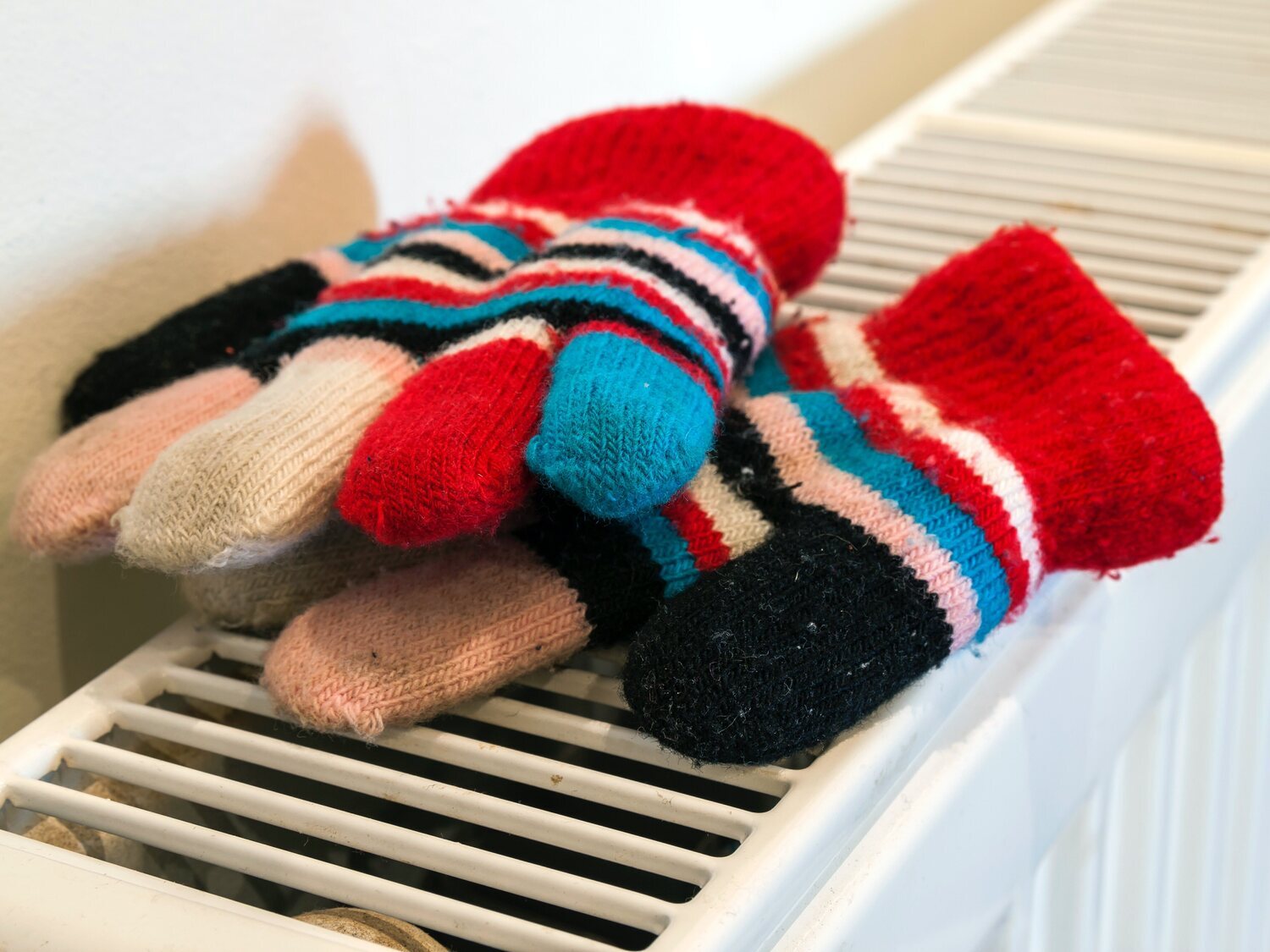 Por qué nunca debes secar la ropa sobre el radiador: así estás poniendo en riesgo tu salud