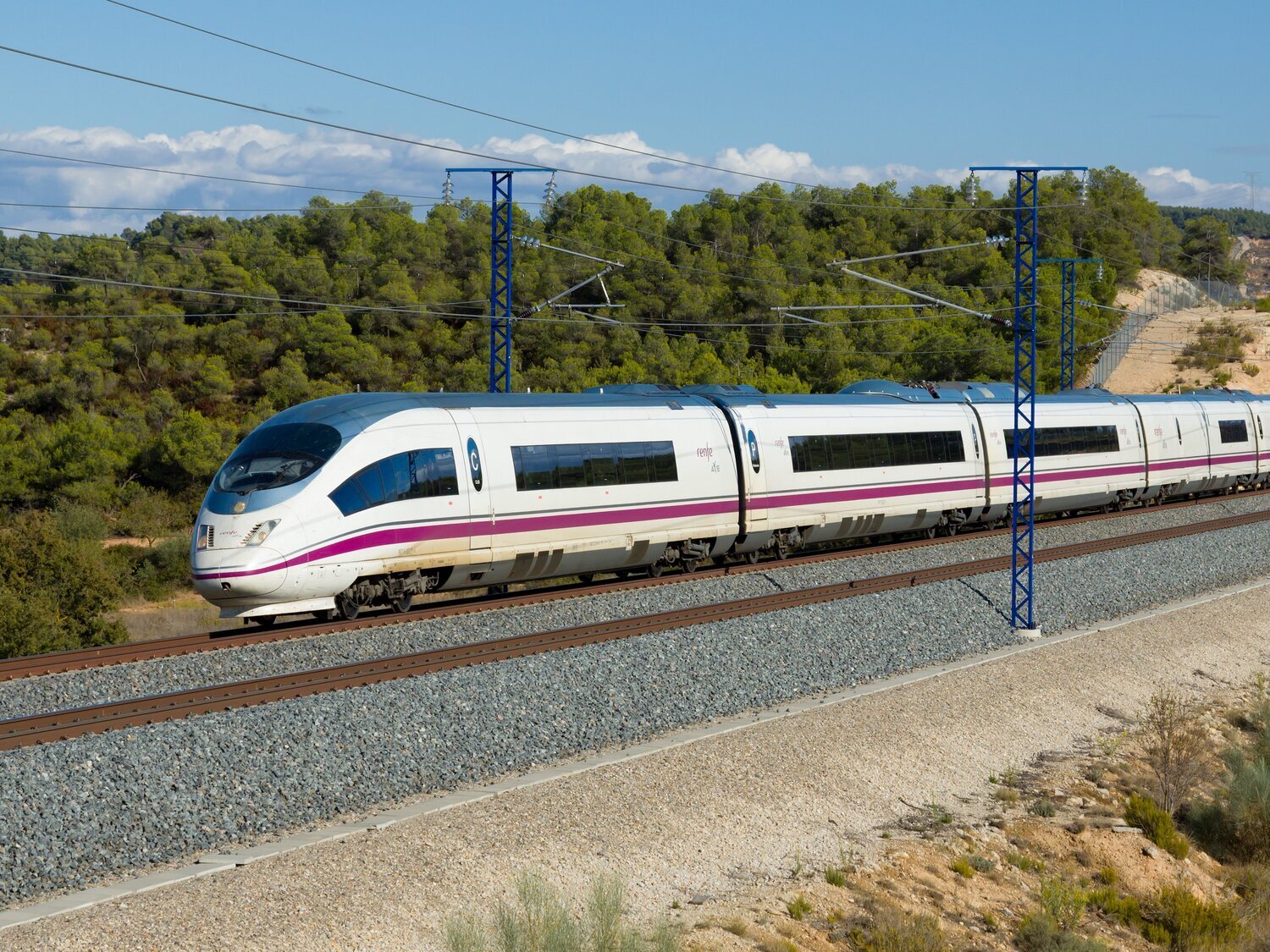 Renfe cambia los abonos gratuitos de Media Distancia por irregularidades: así serán a partir de ahora